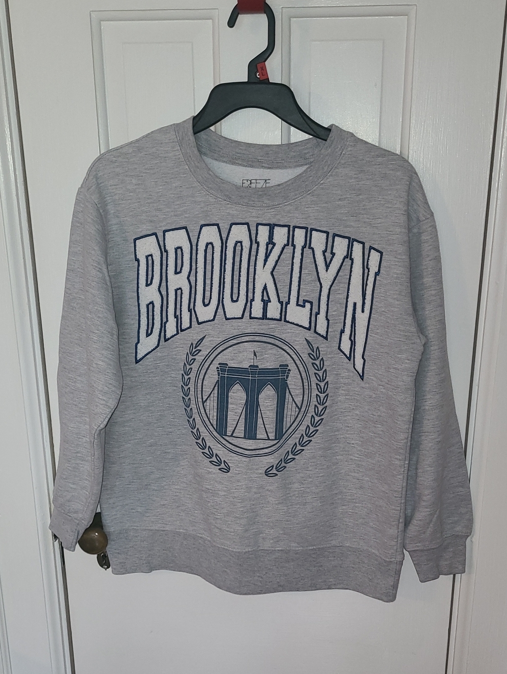 Brooklyn Graphic Crewneck Sweatshirt - Grey, Size Medium
